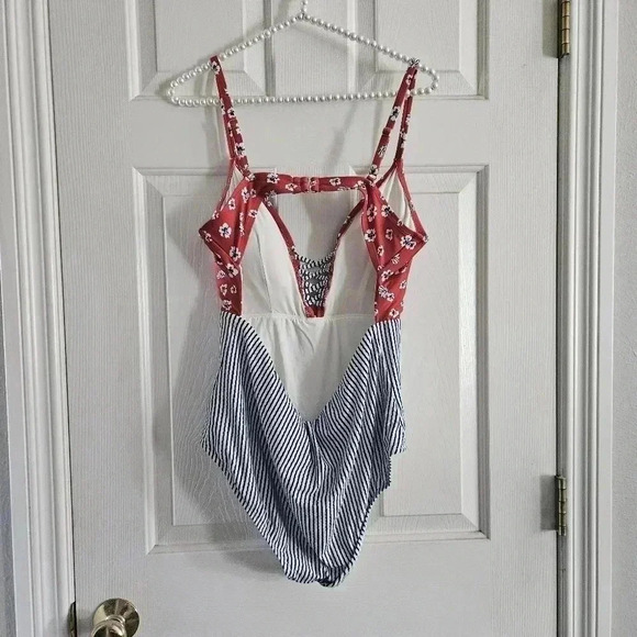 Modcloth one piece bathing suit - Picture 4 of 5